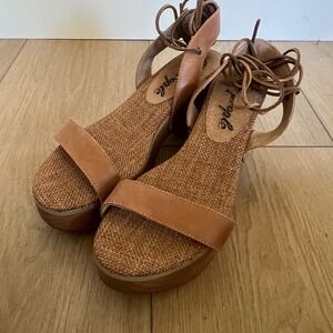 Free People NWOB Aurora Wrap Clog Sandals. Leather/Wood Heels. Tan. Sz 38